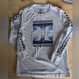 Hurley Long Sleeved t-shirt Boys Size 8/10 gently pre-owned